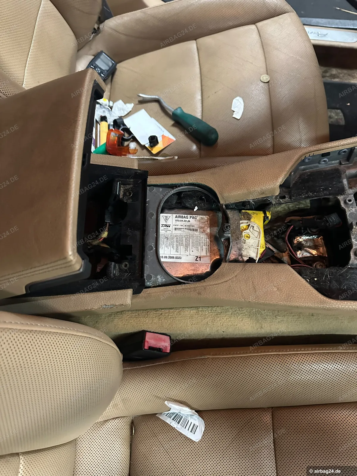 Foto della posizione di montaggio della centralina airbag